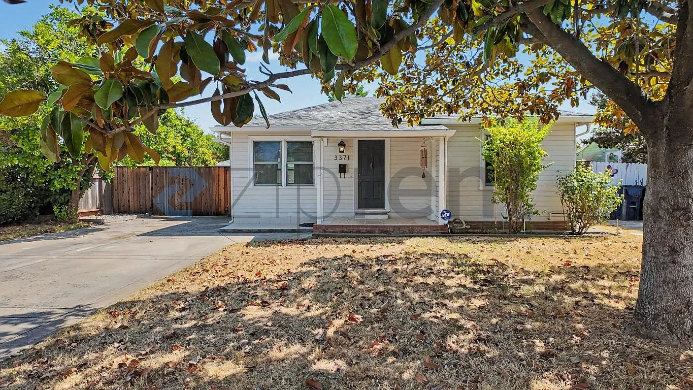 3 bed, 1600 sqft, $3,650 — Photo 2