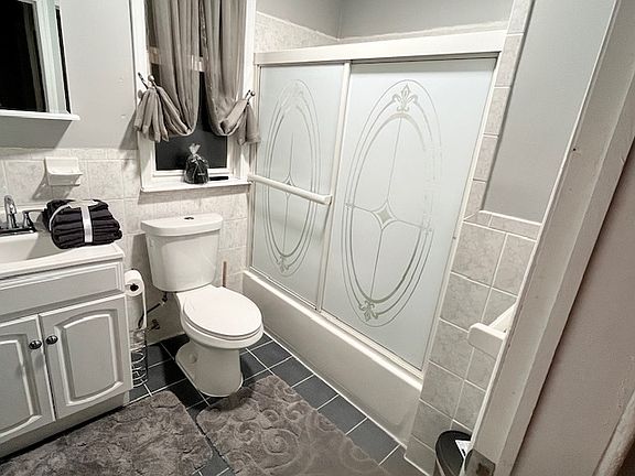 2nd image of 42 Harding Ter