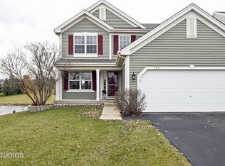 179 Fox Tail Ln, Lindenhurst, IL 60046