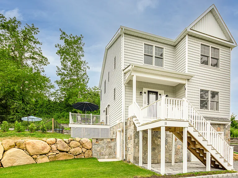 15 S Beach Rd — Photo 30