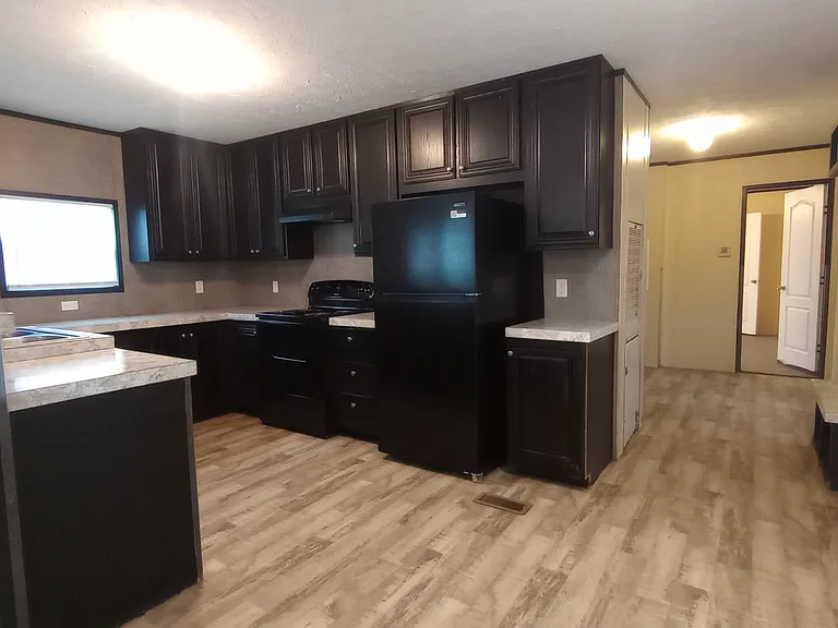913 Western Trl — Photo 3