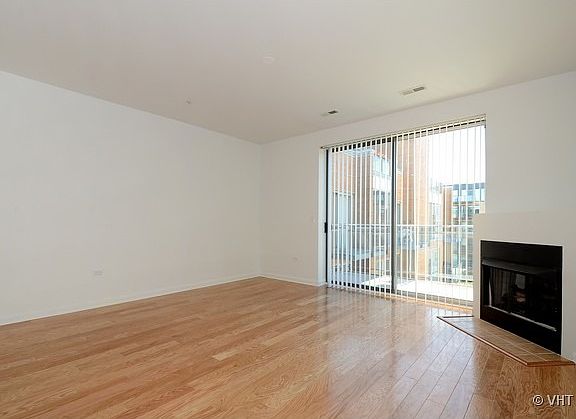 3rd image of 1720 Oak Ave #701