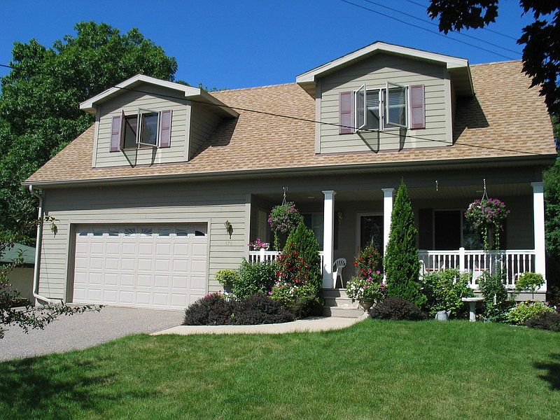 Great curb appeal!