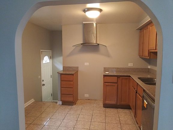 2nd image of 16928 Old Elm Dr