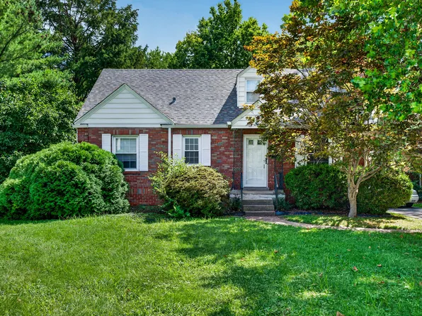 2 Spring Dr, Florissant, MO 63031