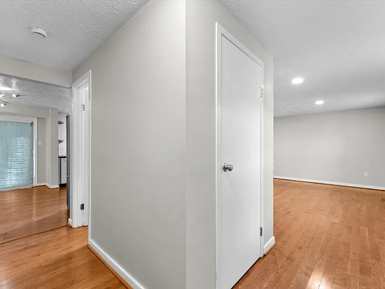 3513 Castlebury Dr — Photo 4