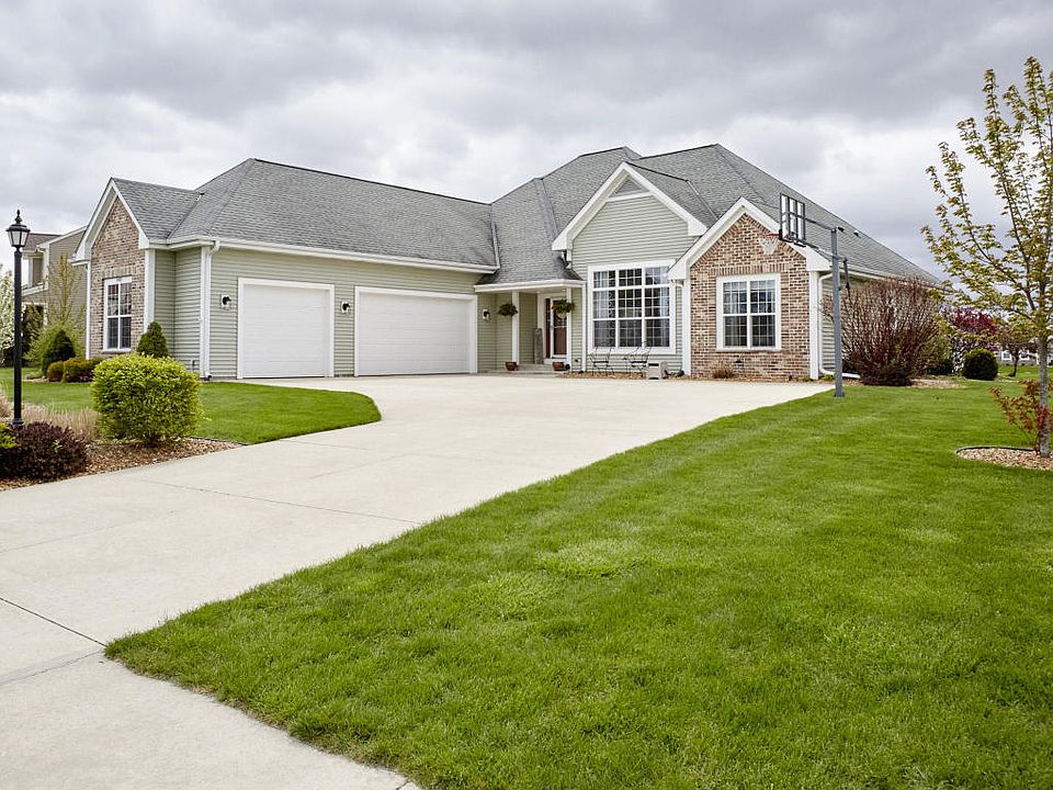 2nd image of 1400 Waters Edge Dr
