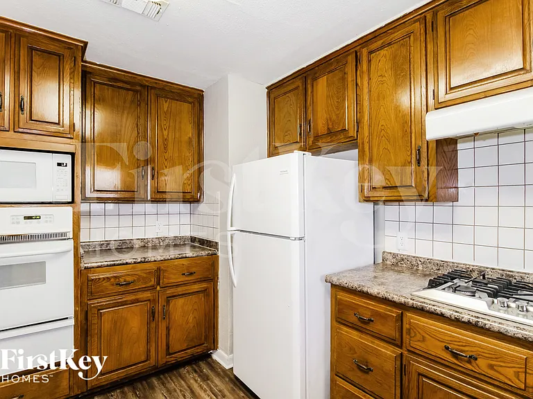 3516 Revere St — Photo 6