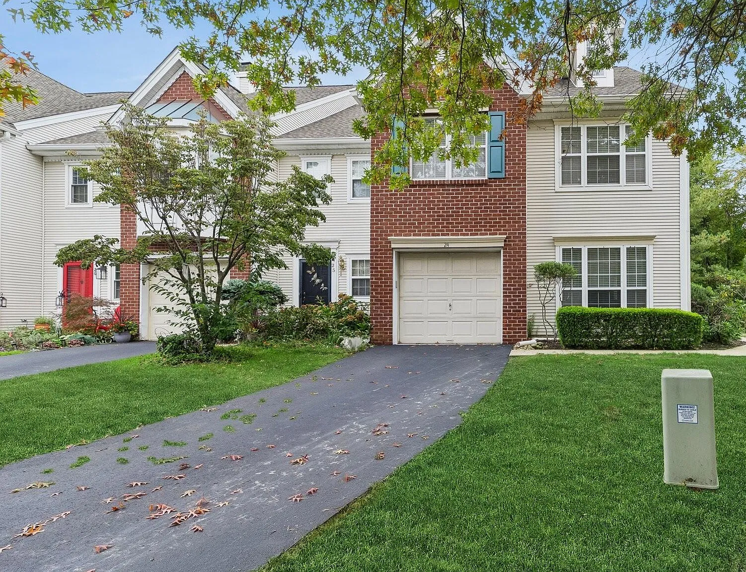3 bed, 2.5 bath, 1961 sqft, $3,800 — Photo 1