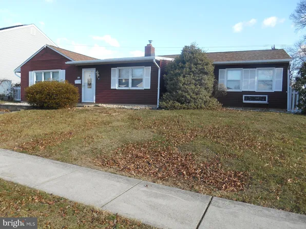 370 Blue Ridge Dr, Levittown, PA 19057