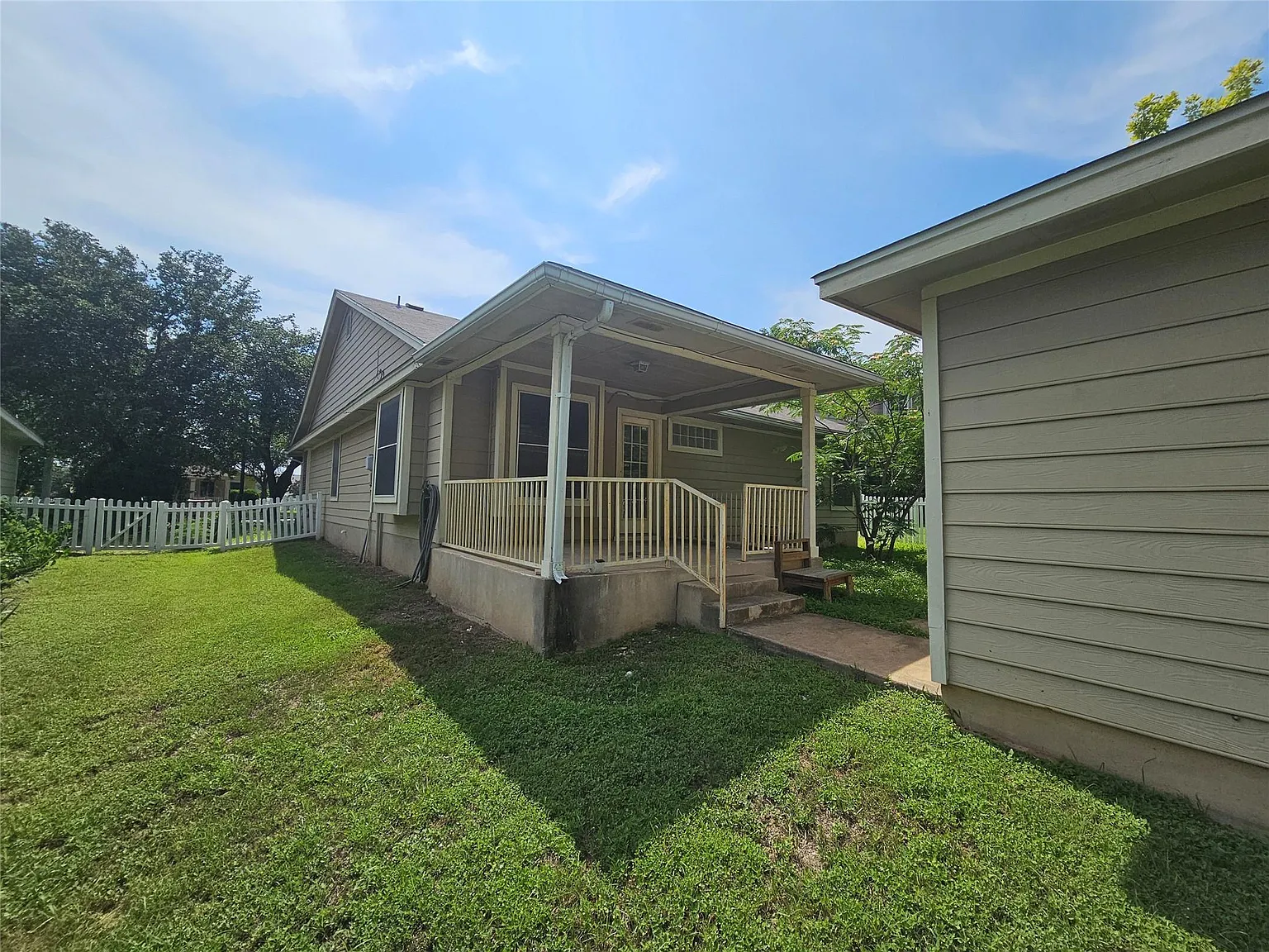 4 bed, 2.0 bath, 1630 sqft, $1,995 — Photo 3