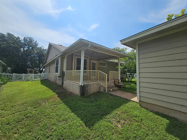 4211 Mather — Photo 3