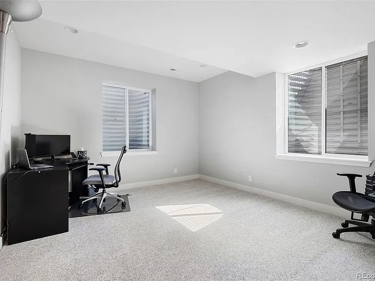 20551 Beekman Pl — Photo 27