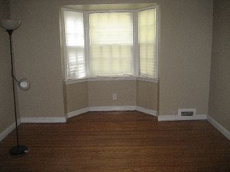 4th image of 32 S Stuyvesant Dr
