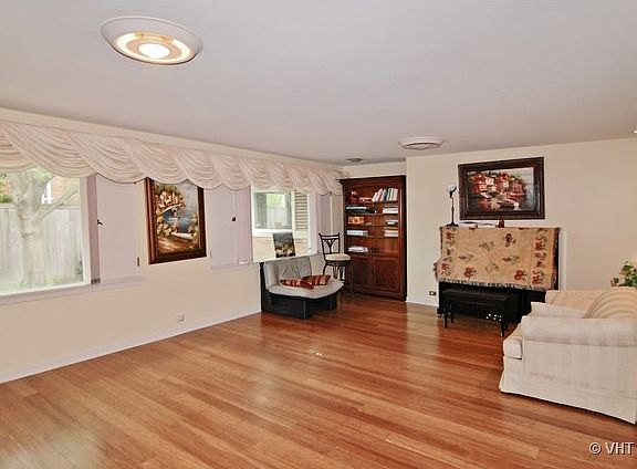 4th image of 901 N Columbian Ave