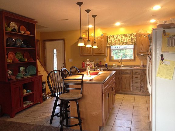 3rd image of 1219 County Road 1200n