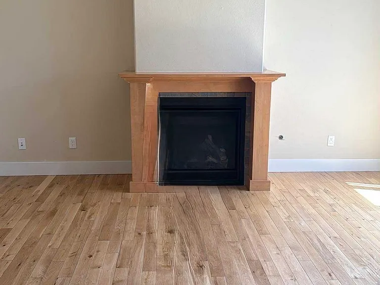 1115 SW Center St — Photo 4