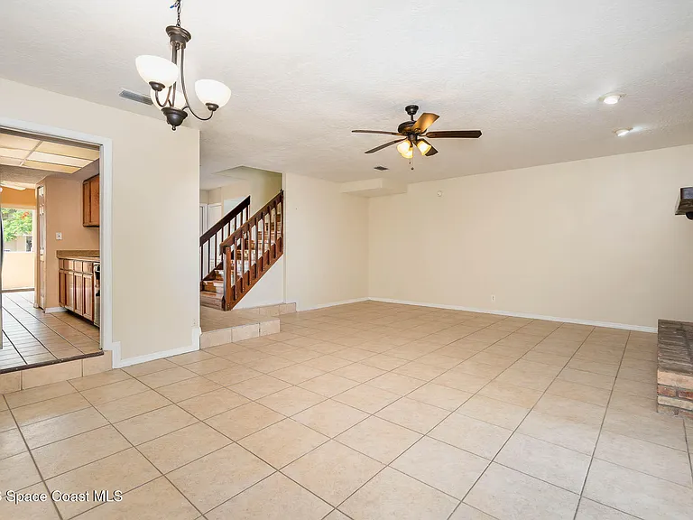 1911 Cashew Courtway — Photo 6