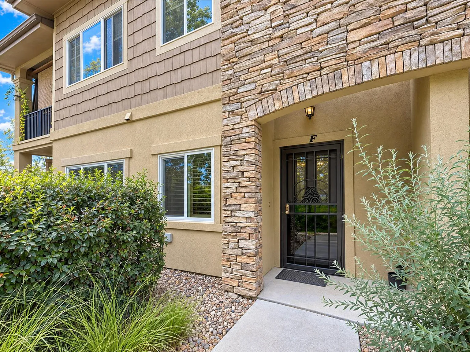 2 bed, 1239 sqft, $2,200 — Photo 4