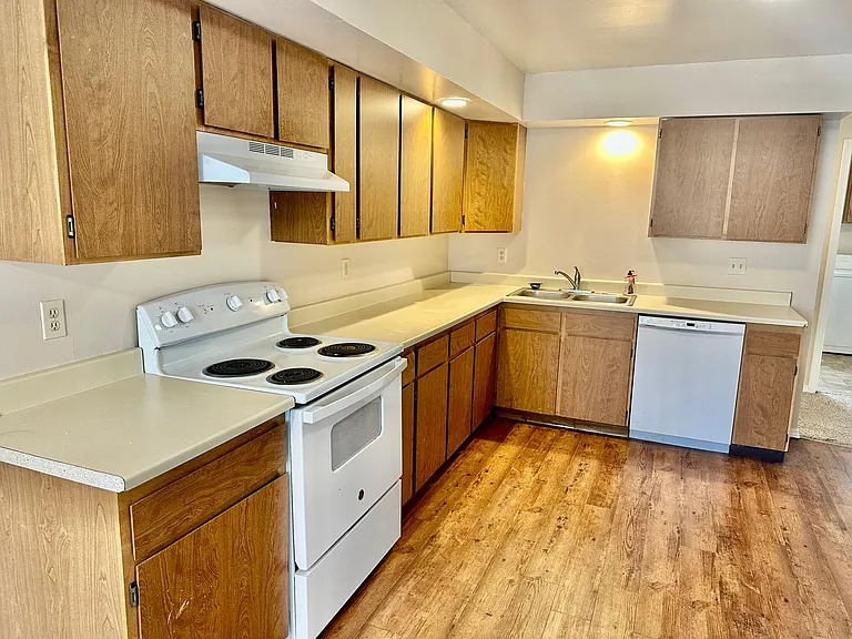 808 W Augusta Ave — Photo 5