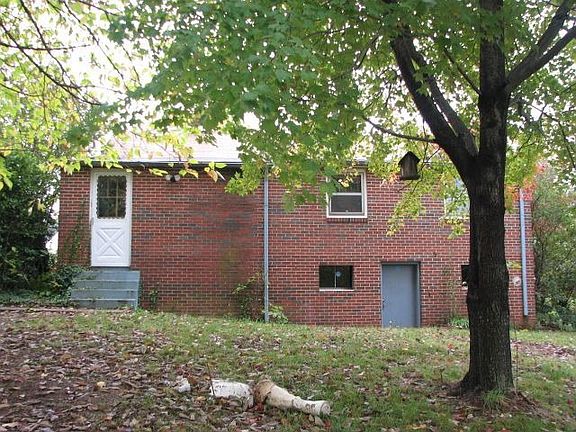 3rd image of 1006 Adele St