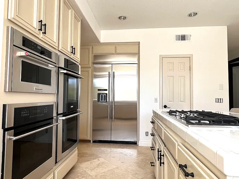 923 S Creekview Ln — Photo 8