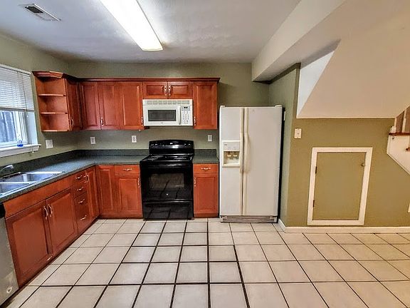 3rd image of 1142 Hillside Ave #L