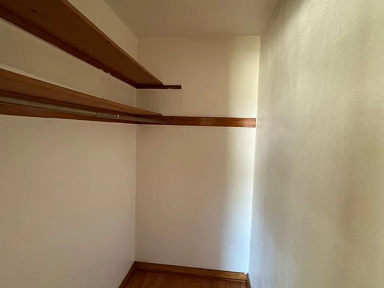 2323 Douglas St — Photo 8