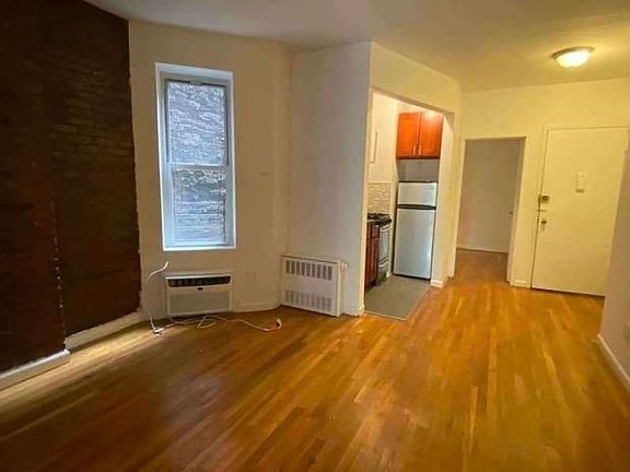 4th image of 326 E 82nd St #3AA
