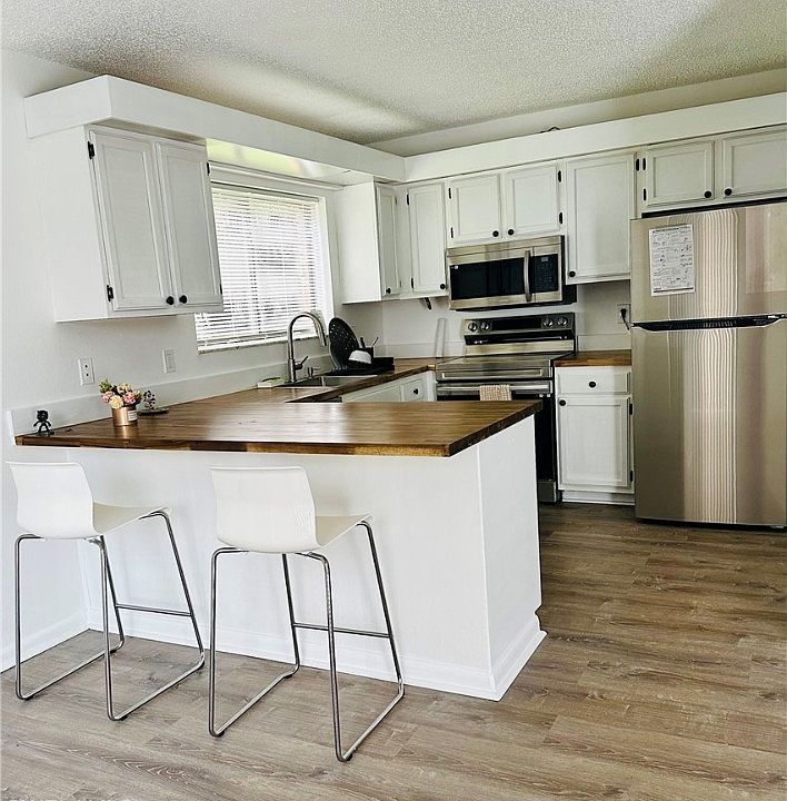 1st image of 1470 Park Shore Cir APT 1