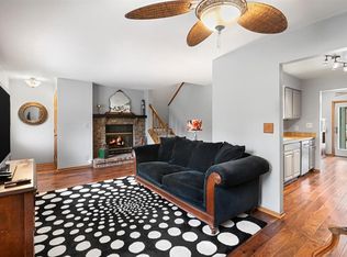 525 Hartridge Dr, Hartland, WI 53029