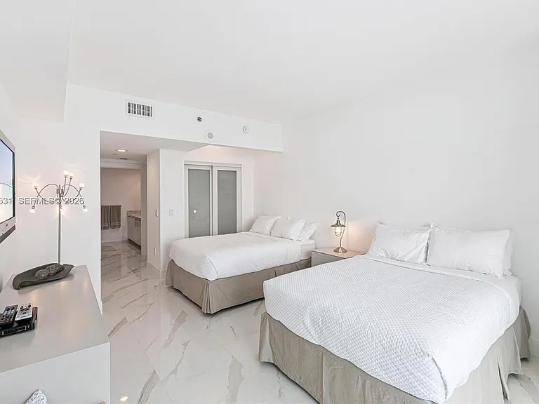 950 Brickell Bay Dr #2210 — Photo 30