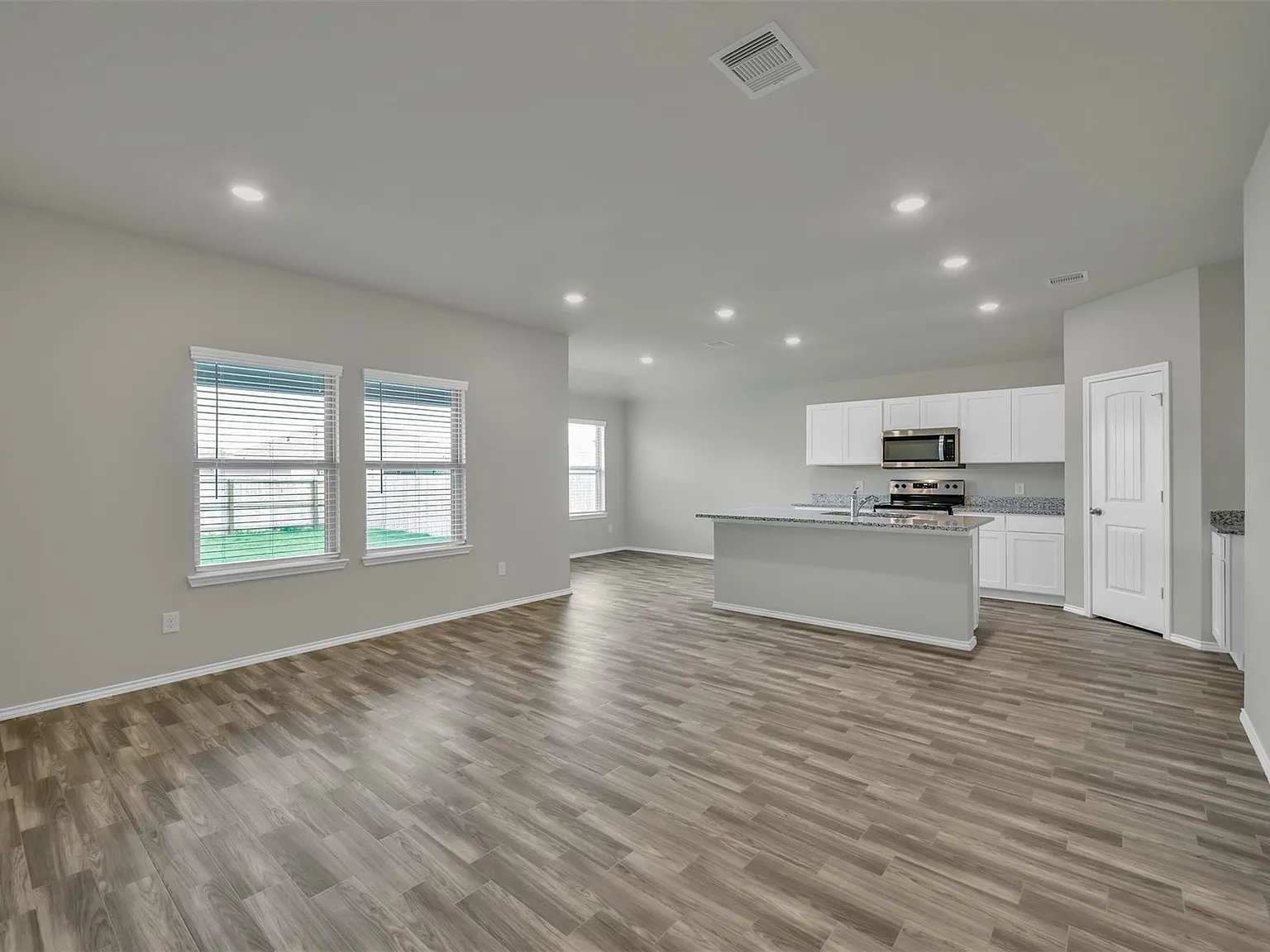 3 bed, 2.0 bath, 1415 sqft, $1,600 — Photo 4