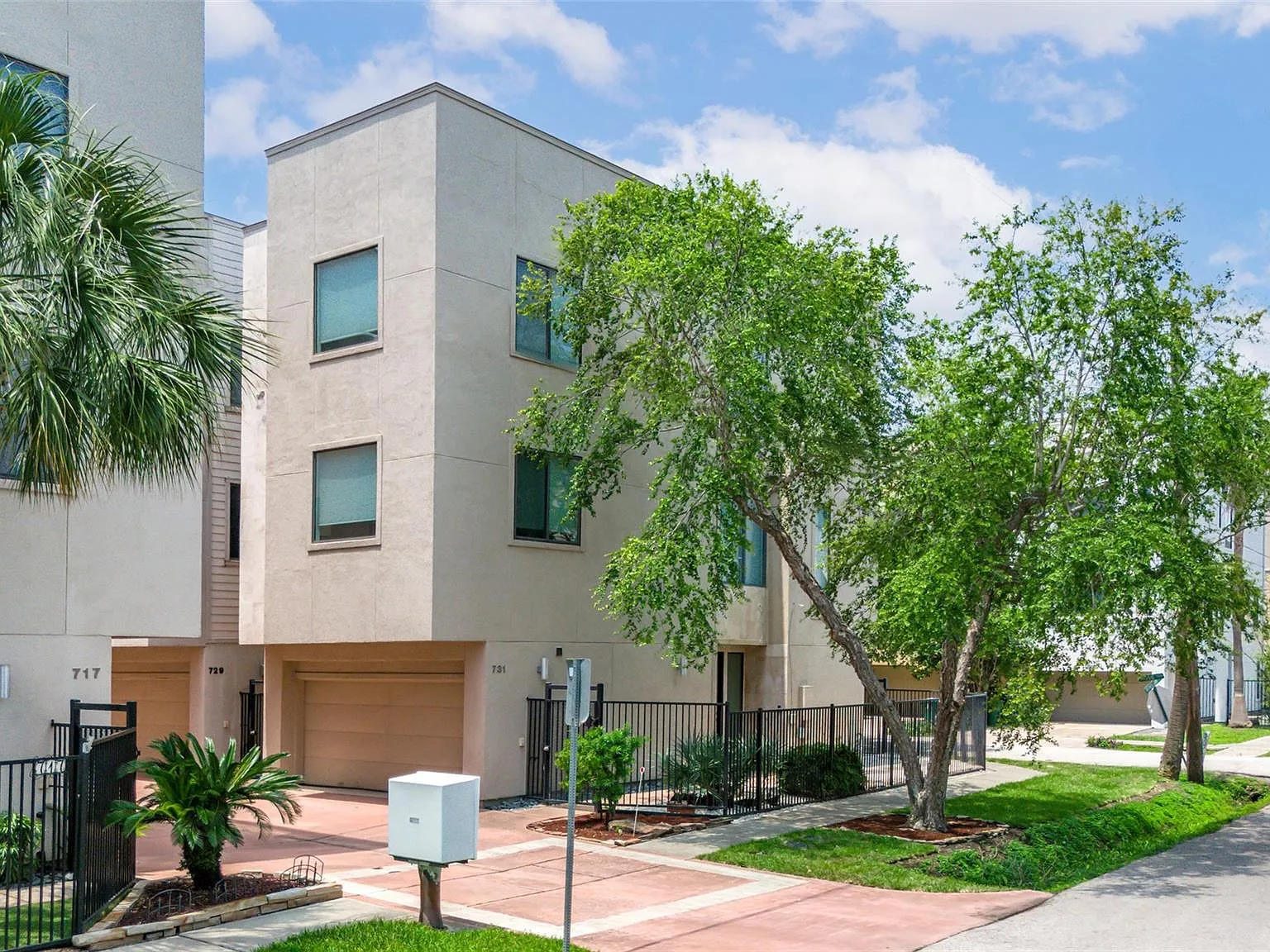 3 bed, 3.5 bath, 2088 sqft, $2,850 — Photo 2