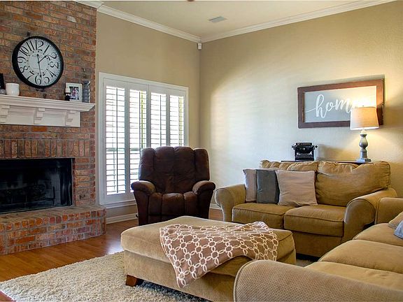 4th image of 1220 Cimmarron Dr