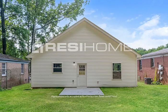 1720 Taylor Ave — Photo 16