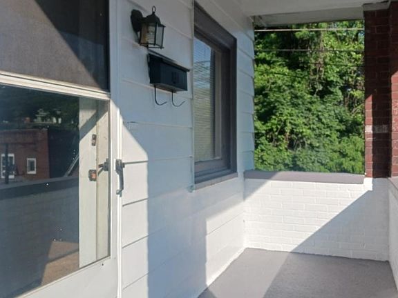 2nd image of 2 Comrie Ave