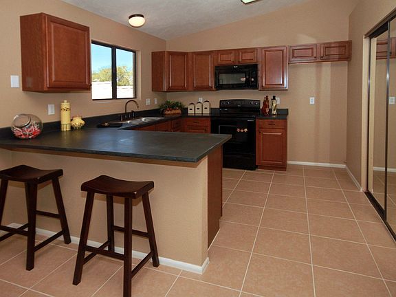 3rd image of 4901 W Camino De La Amapola