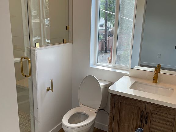 5th image of 24308 Victory Blvd #1