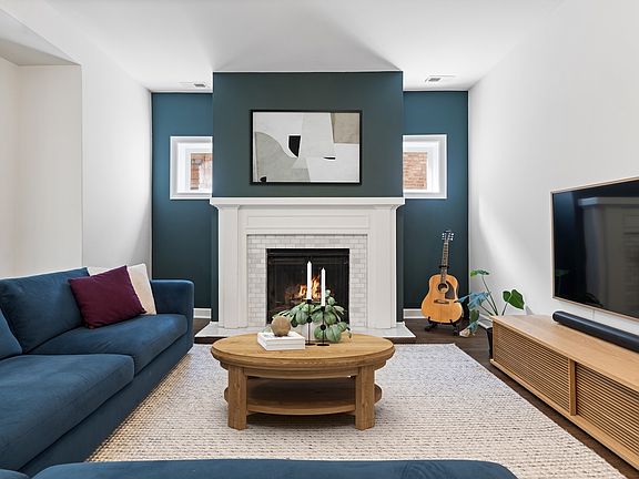 3rd image of 922 W Carmen Ave #3W