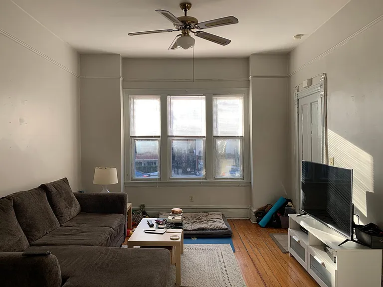 3237 N Clifton Ave #1F — Photo 1
