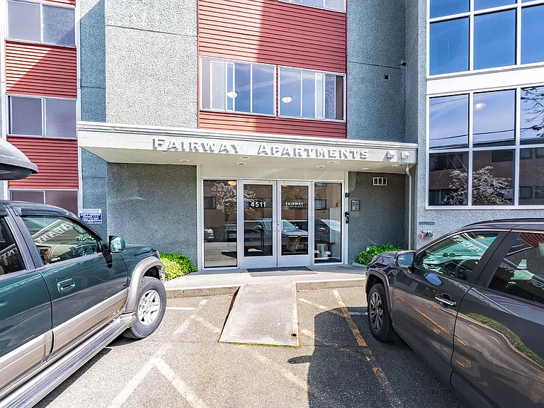 Fairway Apartments — Photo 6