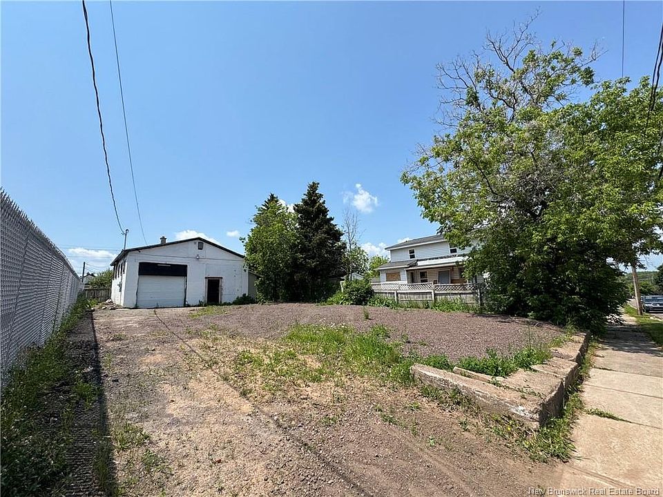 1st image of 190 Spruce St