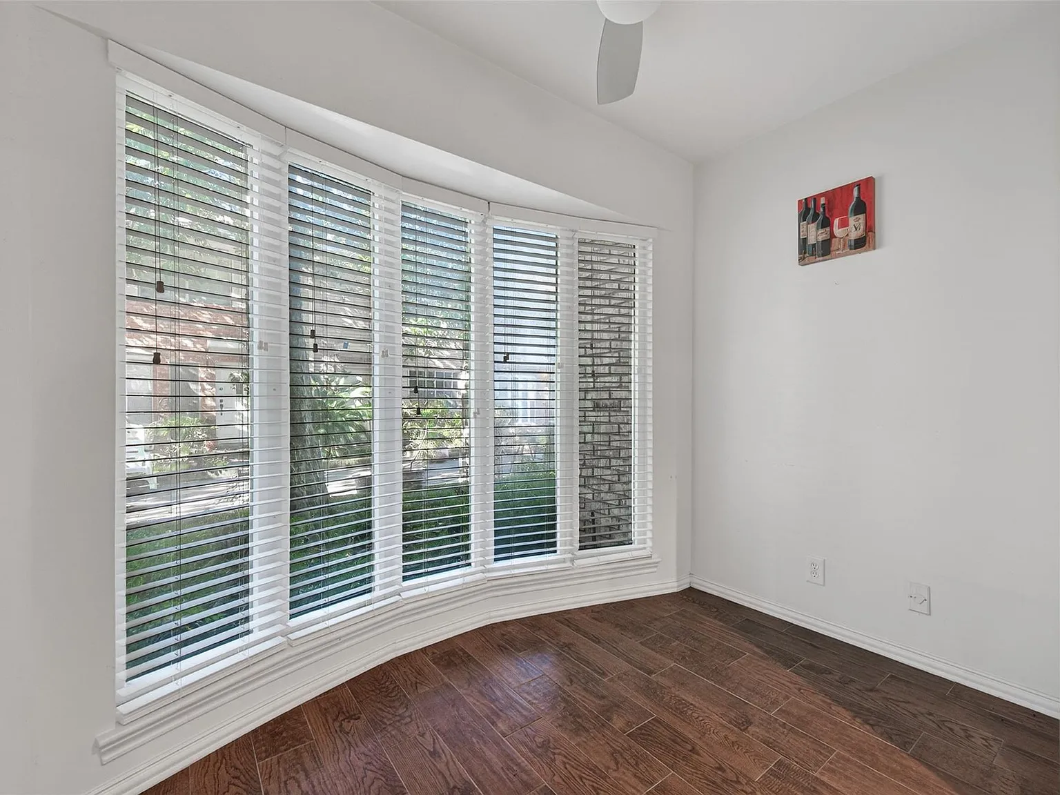 2 bed, 2.5 bath, 1900 sqft, $1,980 — Photo 3