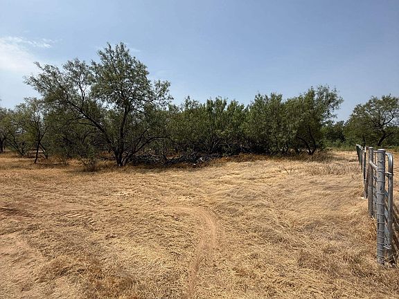 3rd image of 992 Jordan Rd