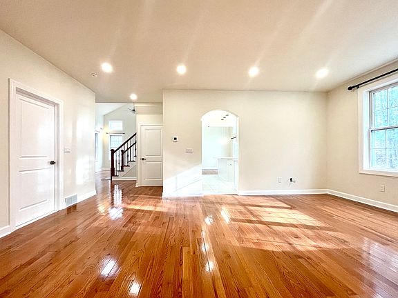 4th image of 11 Poplar Dr #A