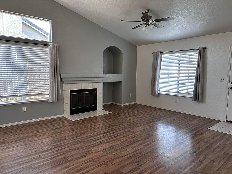 1st image of 4614 Glimmer Ln