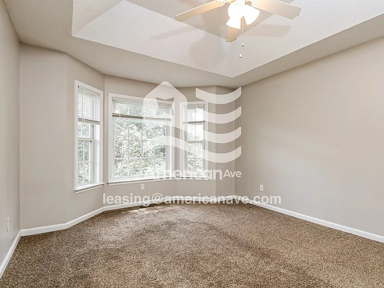 1385_009_main_bedroom_8.jpg