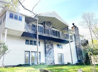 405 Twin Bridge Rd, Little Hocking, OH 45742