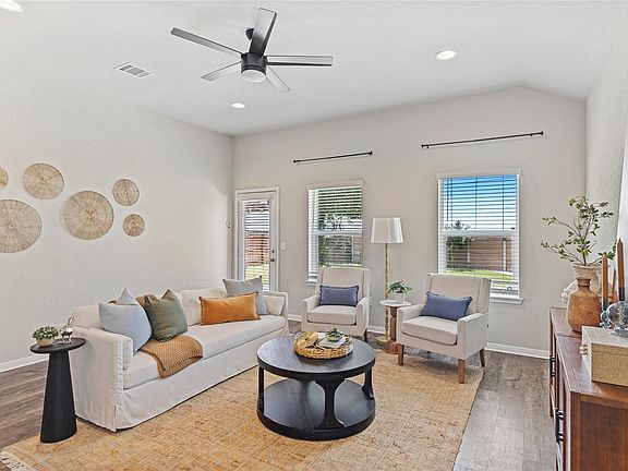 5th image of 152 Marienfeld Ln
